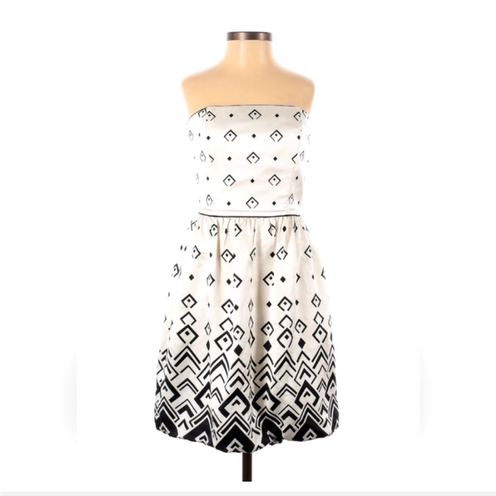 White House Black Market WHBM Silk Black and White Strapless Dress- Size 0